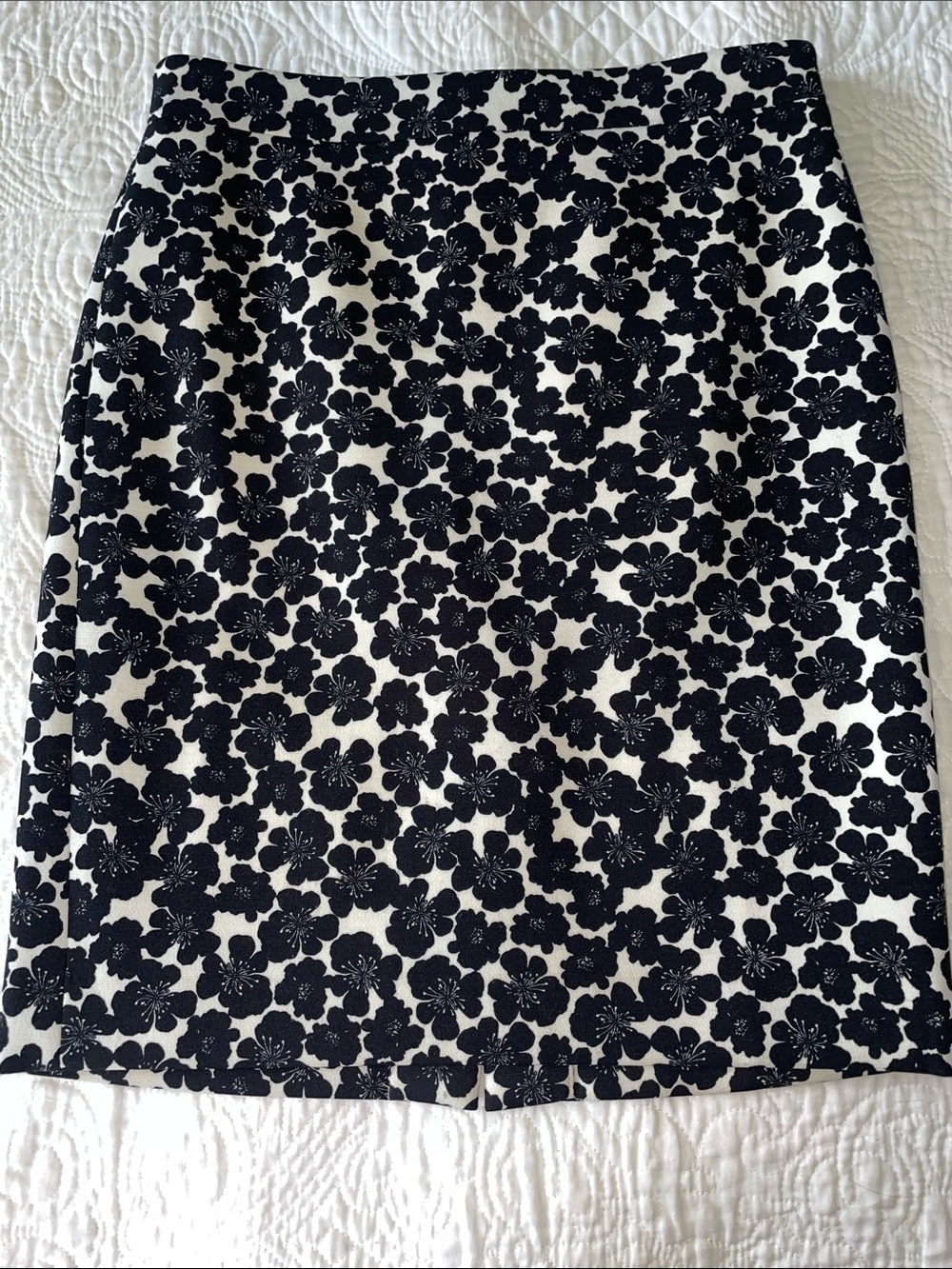 J. Crew Black & White Floral Pencil Skirt. Lined. Back zipper.  Size 2.